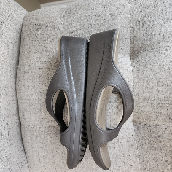 Crocs Dual Comfort Wedge Slides Sandals Sanran Brown Womens Size 9 W - Picture 3 of 10